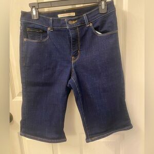 Levi’s Classic Bermuda shorts size 28